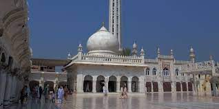 Darbar Golra Sharif, Islamabad is the famous sufi shrine in Pakistan.